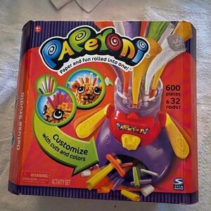 Papercraft Activity Set with 600 Pieces